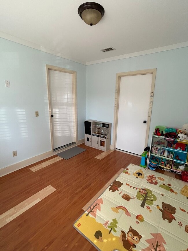 Building Photo - 109 Live Oak Cir