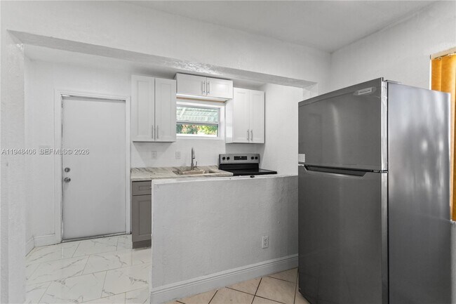 Building Photo - 3521 NW 18th Pl