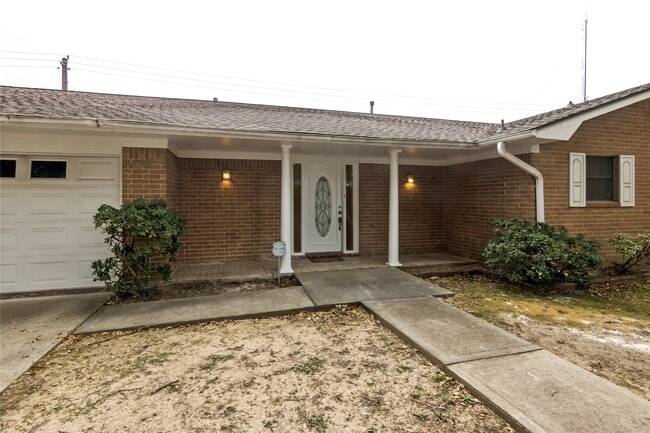 Building Photo - 2303 Kipling St