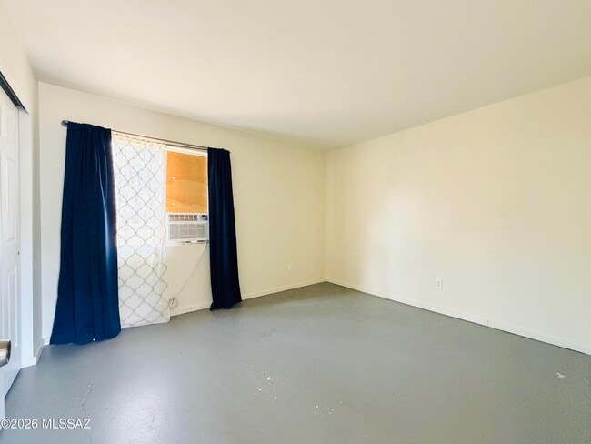 Building Photo - 1028 E Hedrick Dr