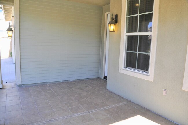 Building Photo - 15655 Iron Spring Ln