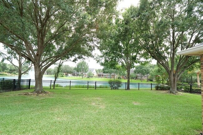 Building Photo - 22719 Sierra Lake Ct