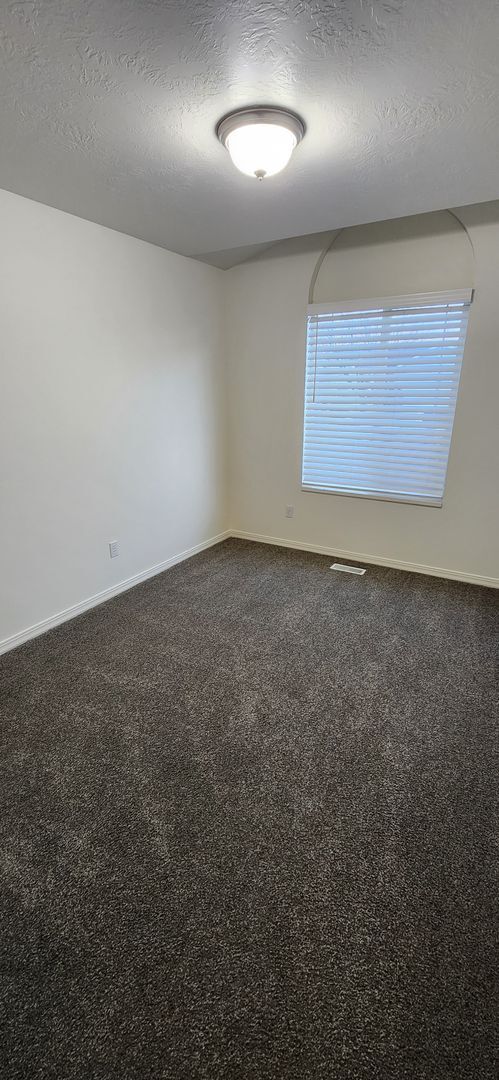 Building Photo - Herriman 6 Bedroom Home!!