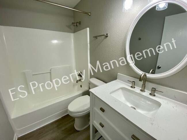 Building Photo - Stunning 3 Bedroom 2 Bath in SouthWest River Run Neighborhood!
