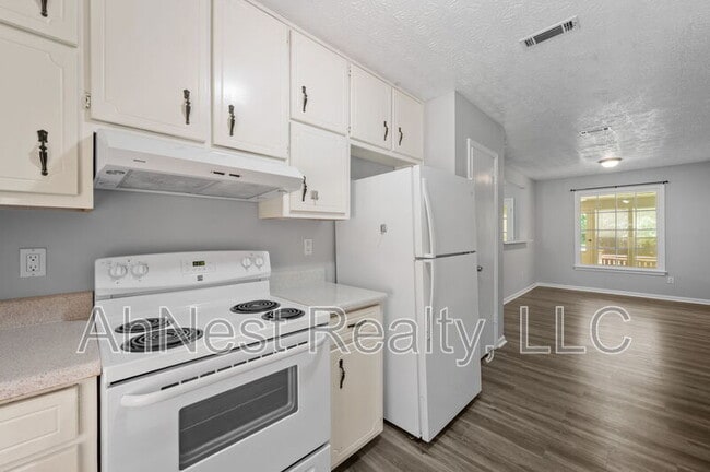 Building Photo - 50 Woodland Trce