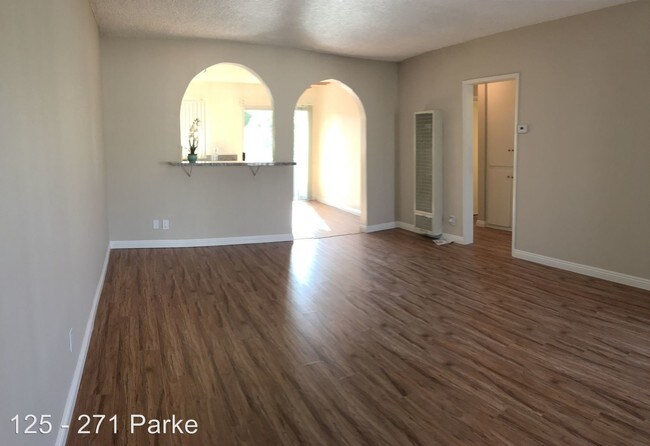 Building Photo - 271 Parke St