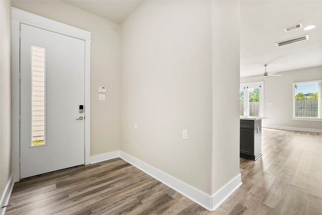 Building Photo - 2509 Des Chaumes St