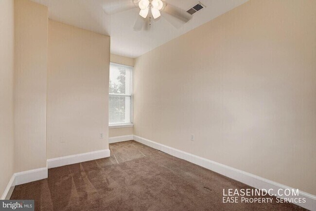 Building Photo - 2025 Flagler Pl NW