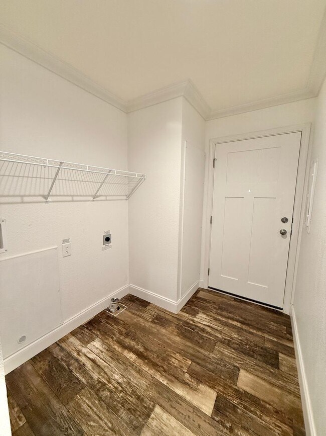 Building Photo - 1907-1909 E Routt Ave.