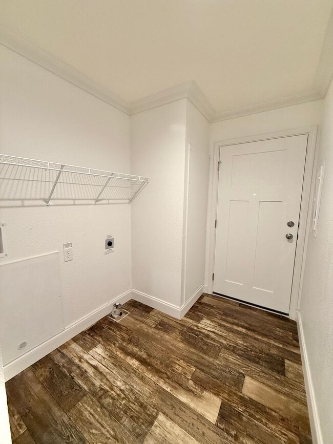 Building Photo - 1909 E Routt Ave