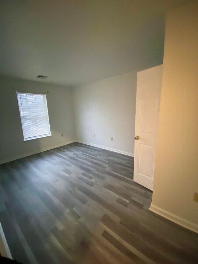 Building Photo - 6437 Terrace Ct