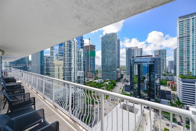 Building Photo - 1200 Brickell Bay Dr