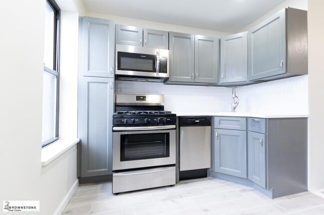 Primary Photo - 662 6th Ave