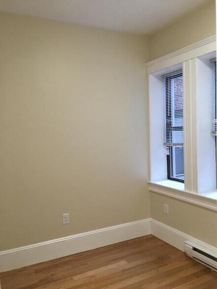 Building Photo - 884 Huntington Ave