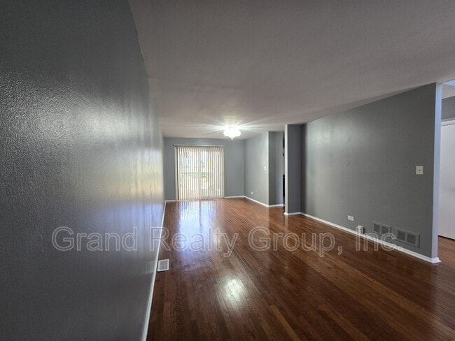 Building Photo - 1046 Cumberland Ct