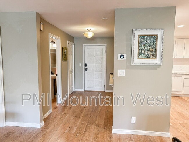 Building Photo - 171 E 3rd Ave