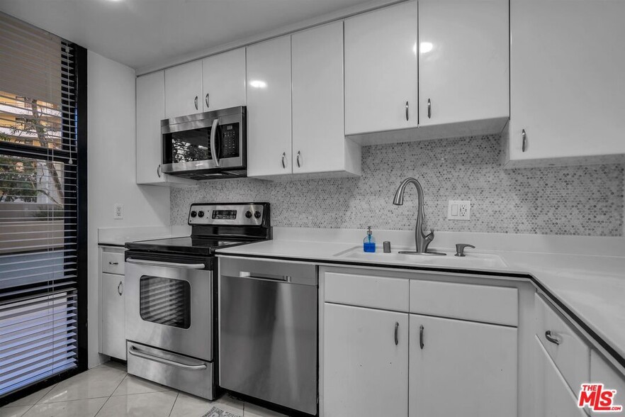 Building Photo - 4316 Marina City Dr