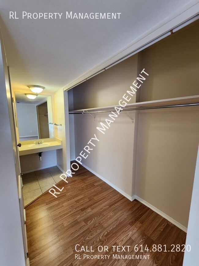 Building Photo - Charming 2 bedroom 1 bathroom condo near O...