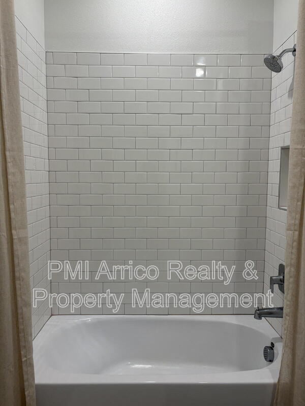 Building Photo - 11679 74th Cir E