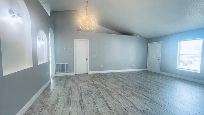 Building Photo - 729 Del Rio Way