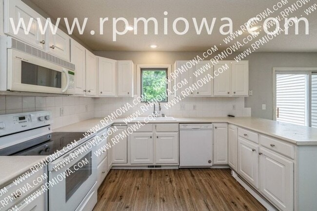Building Photo - 15803 Hawthorn Dr