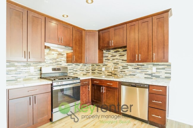 Primary Photo - Updated 3 Bedroom Single Level Condo in La...