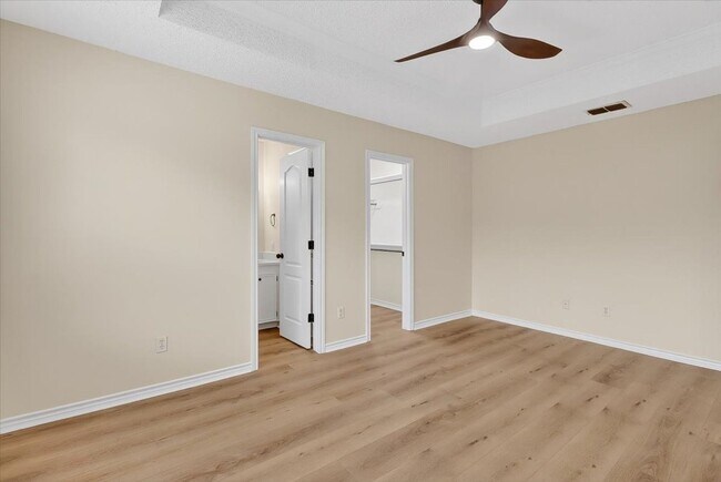 Building Photo - 4453 Lake George Dr