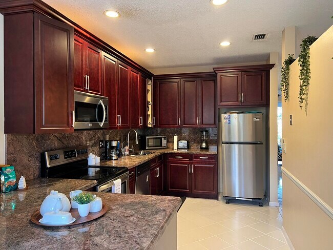 Building Photo - 6787 Via Regina