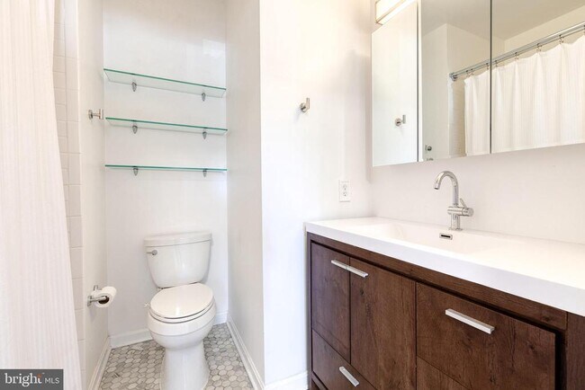 Building Photo - 645 Oakland Hills Dr