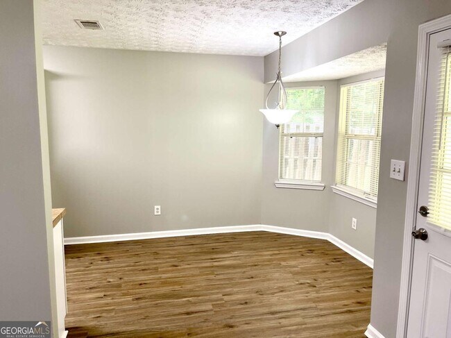 Building Photo - 215 Mountain Ridge