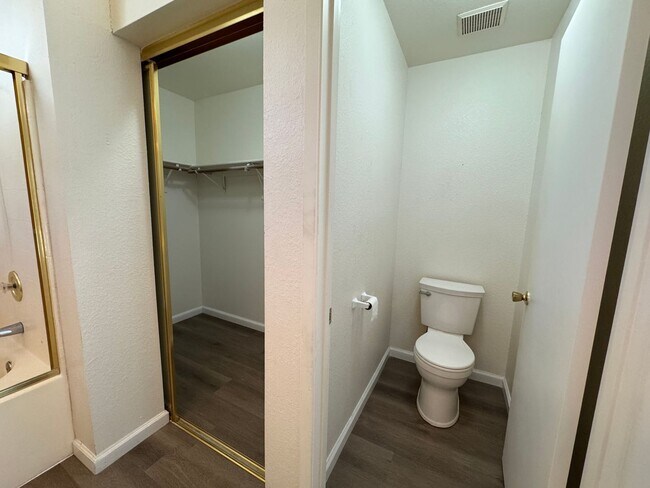 Building Photo - Three Bed, Two Bath Home with a Two Car Garage