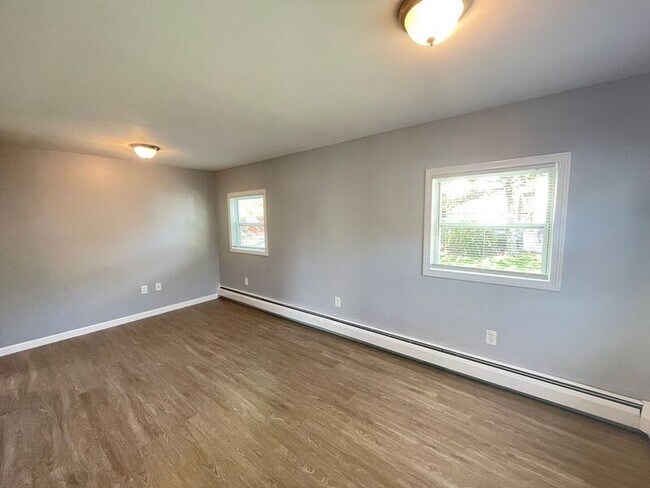 Building Photo - 37 Branch St