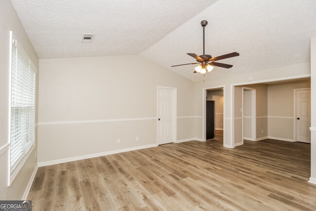 Building Photo - 4336 Hill View Dr