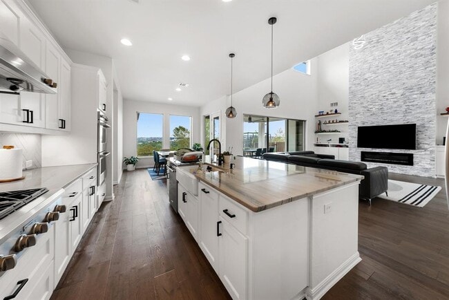 Building Photo - 2612 War Wagon Way