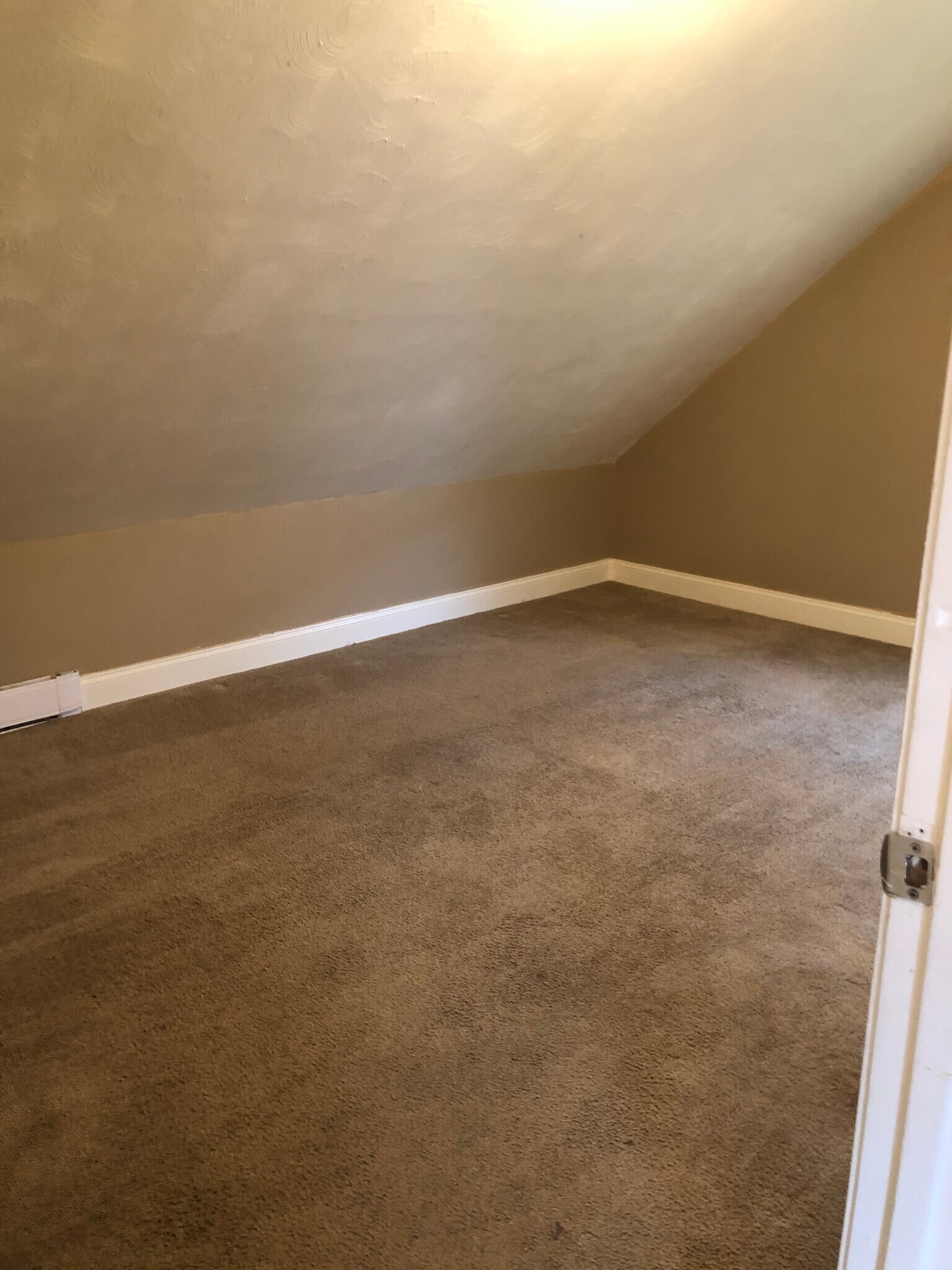 Building Photo - 10 Winsor St