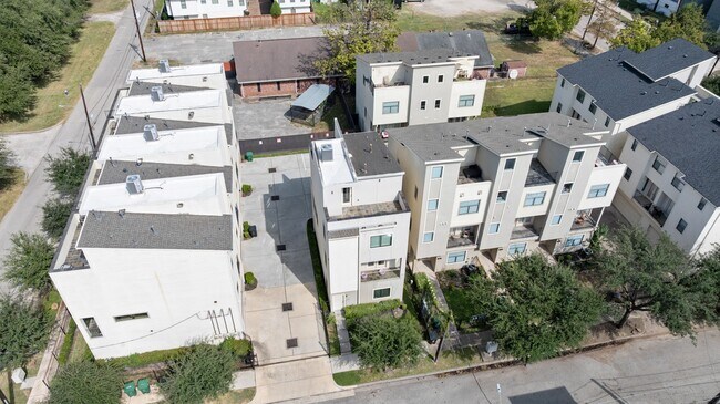 Building Photo - 2315 McIlhenny St