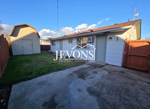 Building Photo - $250 Off First Month's Rent! Easy access to Nob Hill Blvd, 16th Ave, and Summitview Ave for commu...