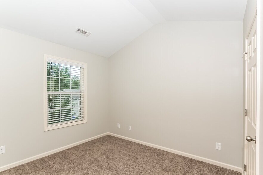 Building Photo - 7 Nash Ln