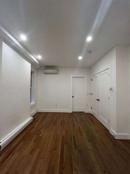 Building Photo - 232 Van Horne St