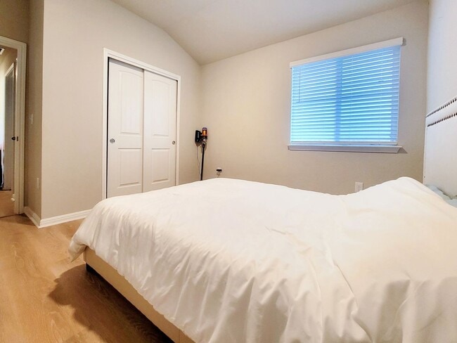 Building Photo - 1701 Arborside Dr