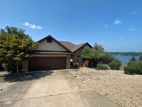 Building Photo - Beautiful Lake Front Home on Loch Lomond!