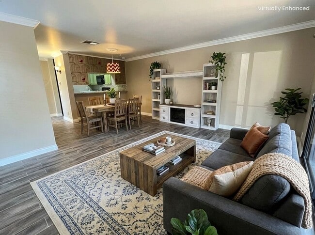 Building Photo - 2 bedroom, 1.5 bath townhouse in the heart of Irvine!