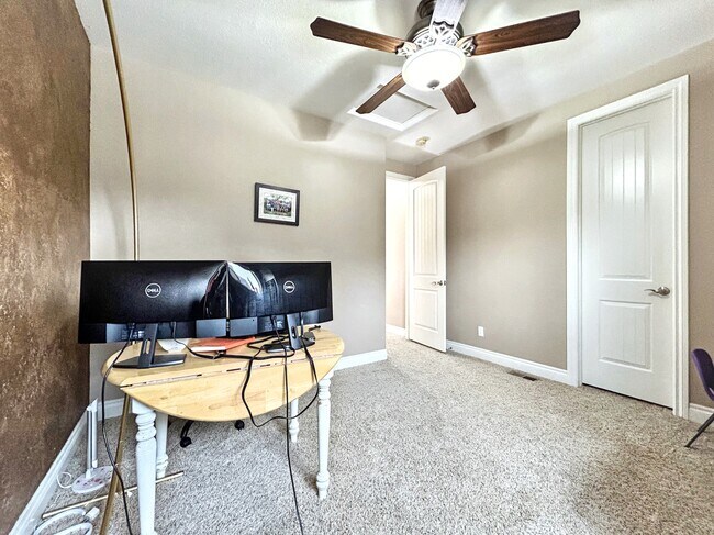 Building Photo - 717 Black Arrow Dr