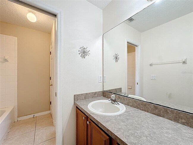 Building Photo - 9551 Bennington Chase Dr
