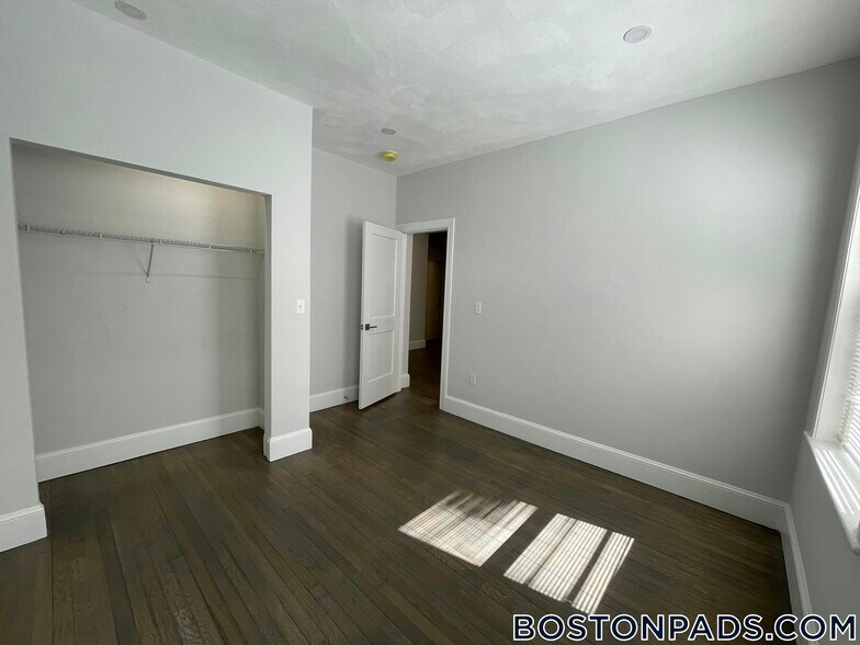 Building Photo - 108 Jersey St
