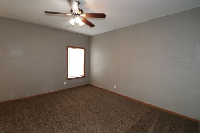 Building Photo - Spacious Town home for rent!