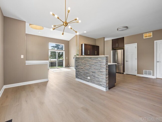Building Photo - 819 Asbury Dr