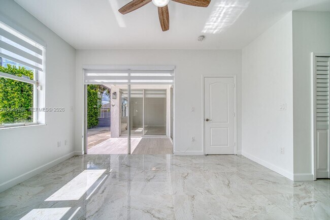 Building Photo - 15950 SW 71st Terrace
