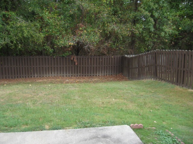 Building Photo - 2068 Lake Forest Dr