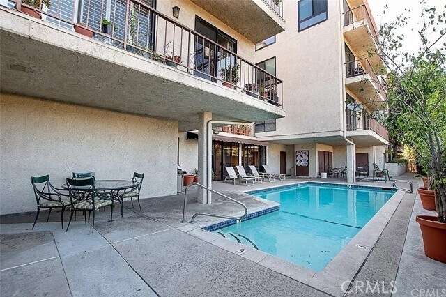 Building Photo - 4454 Ventura Canyon Ave